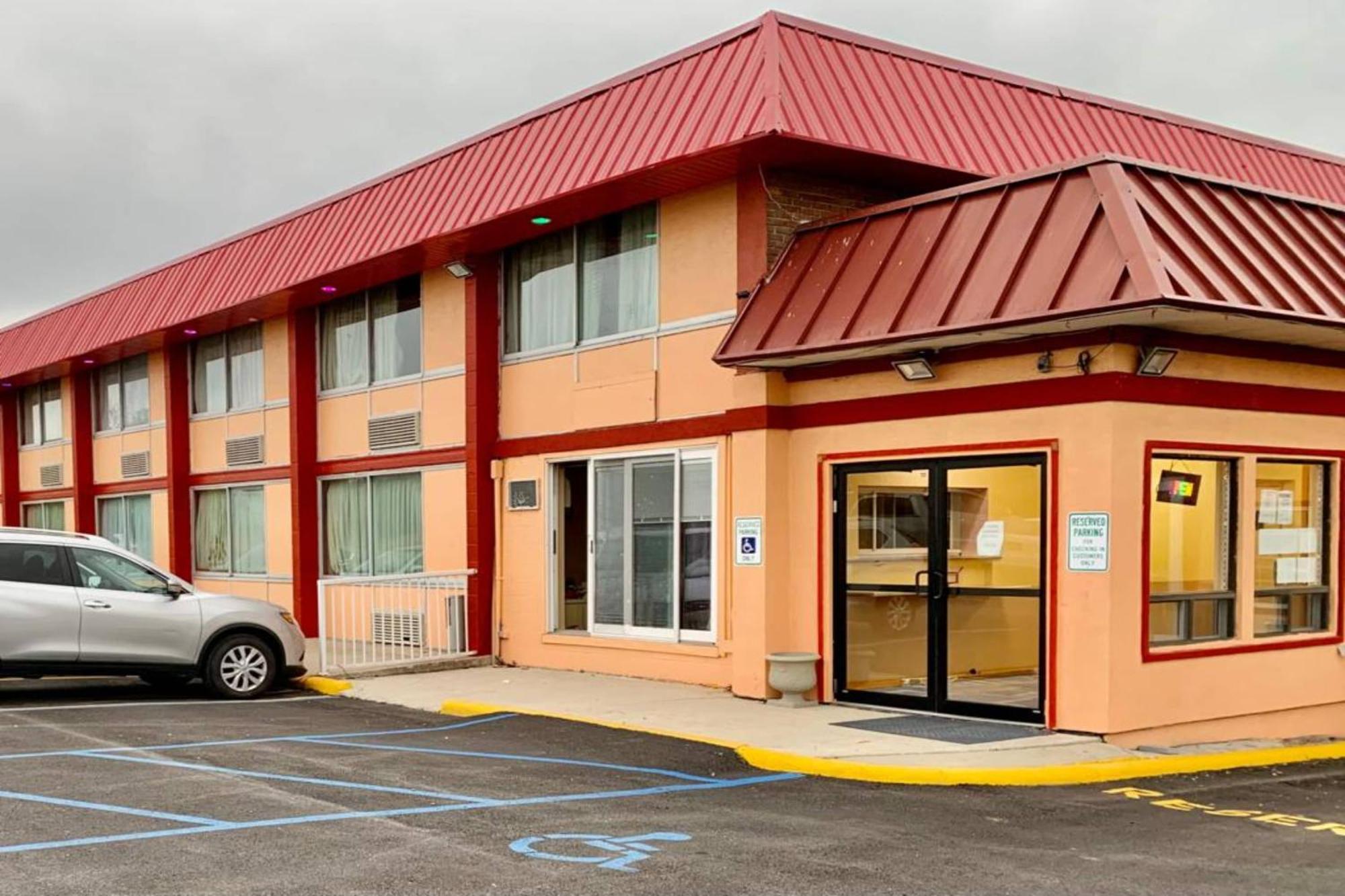 Red Carpet Inn & Suites Lima -Listing Partner Екстериор снимка